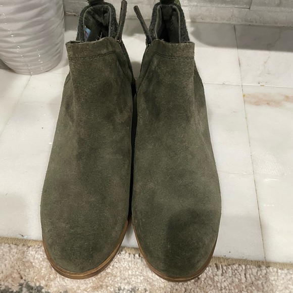 🚙📦💨
Toms ankle booties sz 9w - Picture 2 of 6